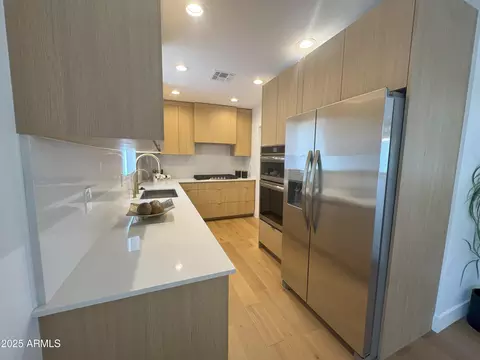 Kitchen - 502 E Osborn Rd, Phoenix, AZ 85012 photo 3 of 5