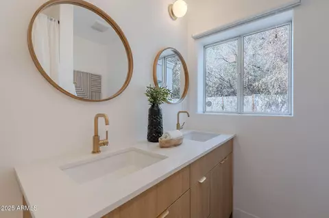 Bath - 502 E Osborn Rd, Phoenix, AZ 85012 photo 3 of 5