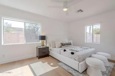Bedroom - 502 E Osborn Rd, Phoenix, AZ 85012 photo 2 of 2