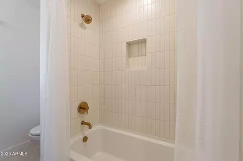 Bath - 502 E Osborn Rd, Phoenix, AZ 85012 photo 2 of 5
