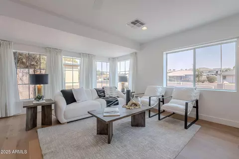 Living - 502 E Osborn Rd, Phoenix, AZ 85012 photo 4 of 4