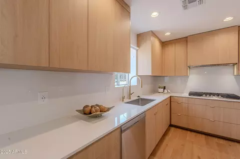 Kitchen - 502 E Osborn Rd, Phoenix, AZ 85012 photo 4 of 5