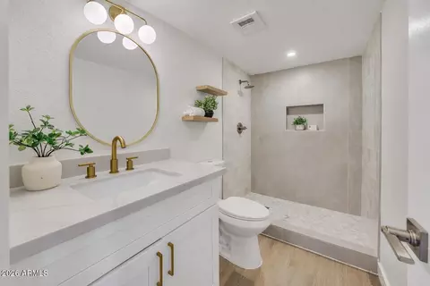 Bath - 1822 W Marlette Ave, Phoenix, AZ 85015 photo 4 of 4