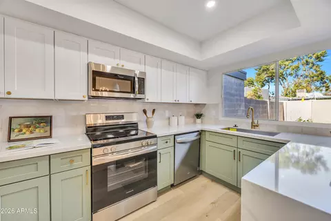 Kitchen - 1822 W Marlette Ave, Phoenix, AZ 85015 photo 3 of 3