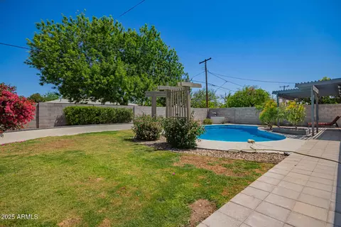 Exterior - 6741 N 10th St, Phoenix, AZ 85014 photo 4 of 9