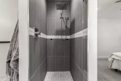Bath - 6741 N 10th St, Phoenix, AZ 85014 photo 2 of 3