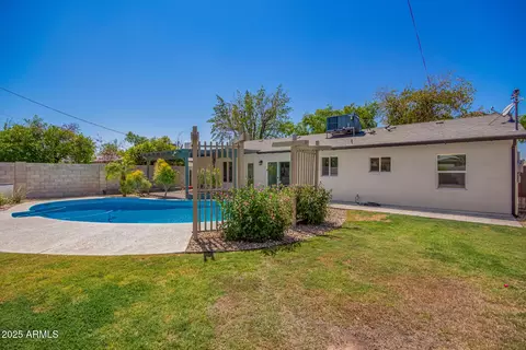Exterior - 6741 N 10th St, Phoenix, AZ 85014 photo 3 of 9