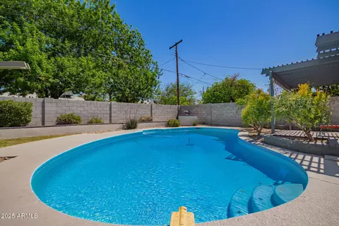 Exterior - 6741 N 10th St, Phoenix, AZ 85014 photo 5 of 9
