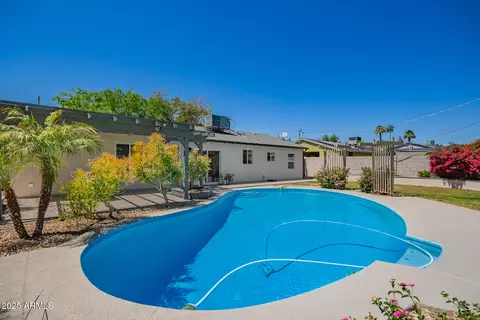 Exterior - 6741 N 10th St, Phoenix, AZ 85014 photo 2 of 9