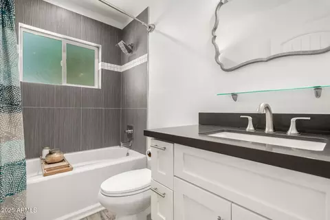 Bath - 6741 N 10th St, Phoenix, AZ 85014 photo 3 of 3