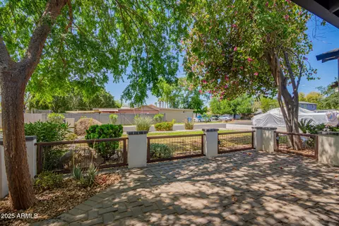 Exterior - 6741 N 10th St, Phoenix, AZ 85014 photo 7 of 9