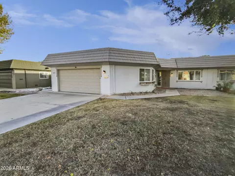 10401 W Hutton Dr, Sun City, AZ 85351