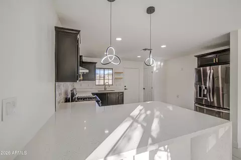 Kitchen - 2302 E Alta Vista Rd, Phoenix, AZ 85042 photo 4 of 5