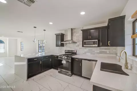 Kitchen - 2302 E Alta Vista Rd, Phoenix, AZ 85042 photo 3 of 5