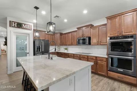 Kitchen - 2587 E Lodgepole Dr, Gilbert, AZ 85298 photo 4 of 6