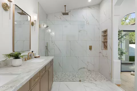Bath - 2144 Escuda Rd, Phoenix, AZ 85024 photo 2 of 3