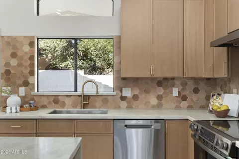 Kitchen - 2144 Escuda Rd, Phoenix, AZ 85024 photo 3 of 6