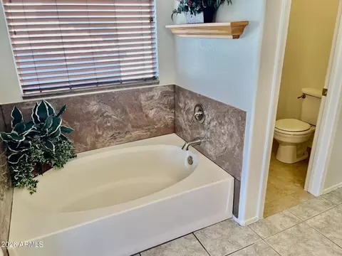 Bath - 1701 E Yukon Dr, Phoenix, AZ 85024 photo 4 of 6