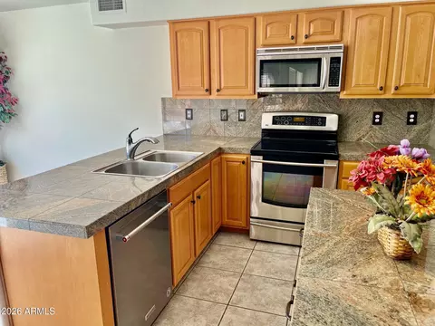 Kitchen - 1701 E Yukon Dr, Phoenix, AZ 85024 photo 1 of 3