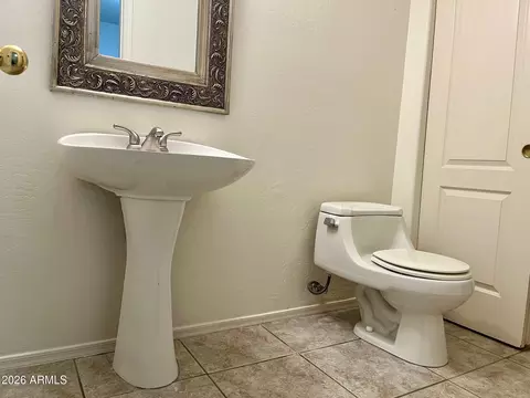 Bath - 1701 E Yukon Dr, Phoenix, AZ 85024 photo 2 of 6