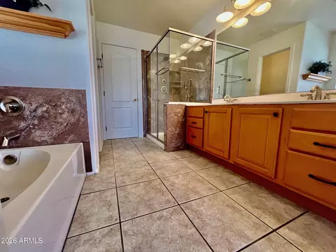 Bath - 1701 E Yukon Dr, Phoenix, AZ 85024 photo 3 of 6
