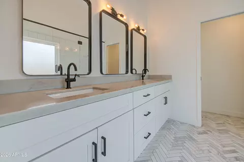 Bath - 2728 E Minton St, Mesa, AZ 85213 photo 2 of 10