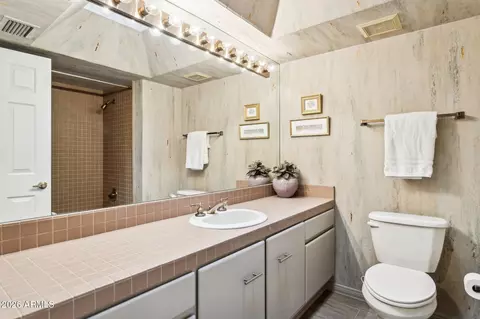 Bath - 3015 E Coolidge St #10, Phoenix, AZ 85016 photo 4 of 4
