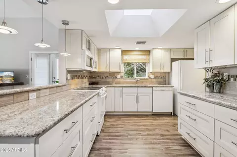 Kitchen - 3015 E Coolidge St #10, Phoenix, AZ 85016 photo 1 of 3