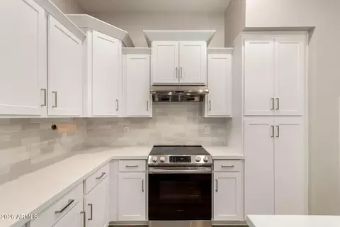 Kitchen - 1476 E Shannon St, Gilbert, AZ 85295 photo 2 of 2