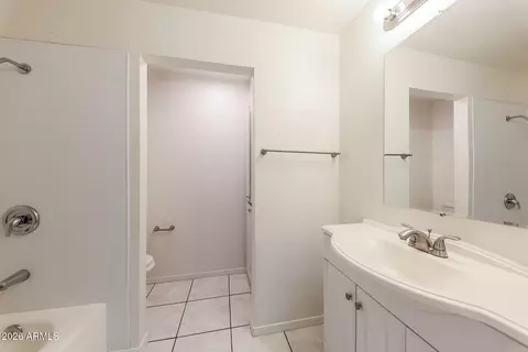Bath - 6218 W Wolf St, Phoenix, AZ 85033 photo 2 of 2