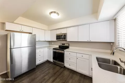 Kitchen - 6218 W Wolf St, Phoenix, AZ 85033 photo 2 of 2