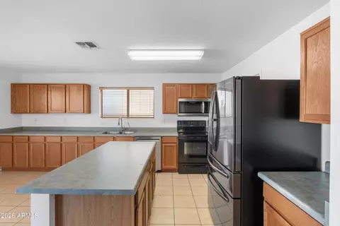 Kitchen - 11548 E Flower Cir, Mesa, AZ 85208 photo 4 of 5