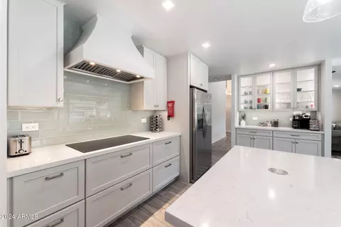 Kitchen - 4525 E Paradise Ln, Phoenix, AZ 85032 photo 3 of 3