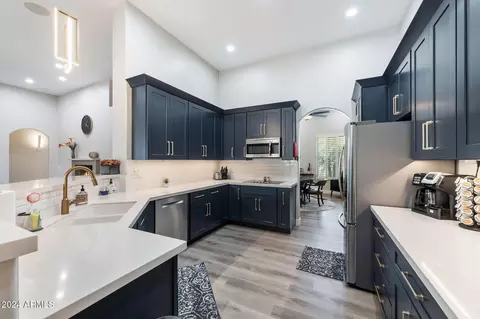 Kitchen - 1920 E Aurelius Ave, Phoenix, AZ 85020 photo 2 of 3