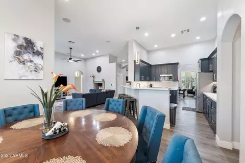 Dining - 1920 E Aurelius Ave, Phoenix, AZ 85020 photo 2 of 2