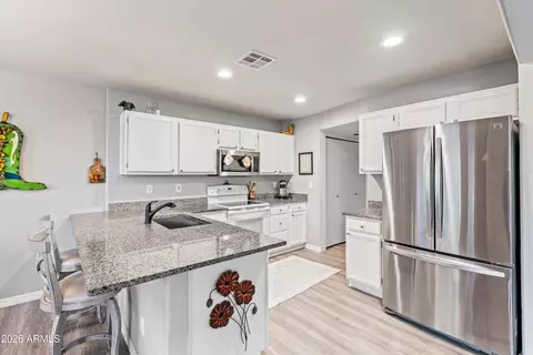Kitchen - 3154 E Wahalla Ln, Phoenix, AZ 85050 photo 2 of 2