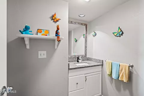 Bath - 3154 E Wahalla Ln, Phoenix, AZ 85050 photo 3 of 3