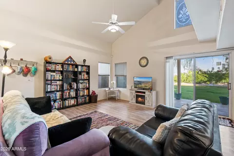 Living - 3154 E Wahalla Ln, Phoenix, AZ 85050 photo 2 of 2