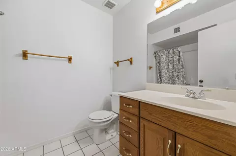 Bath - 2115 E Greenway Dr, Tempe, AZ 85282 photo 3 of 4
