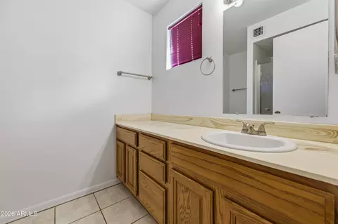 Bath - 2115 E Greenway Dr, Tempe, AZ 85282 photo 1 of 4
