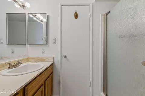 Bath - 2115 E Greenway Dr, Tempe, AZ 85282 photo 2 of 4