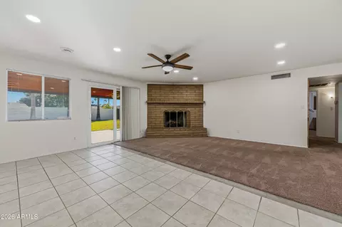 Living - 2115 E Greenway Dr, Tempe, AZ 85282 photo 2 of 6