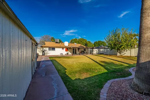 Exterior - 2115 E Greenway Dr, Tempe, AZ 85282 photo 4 of 8