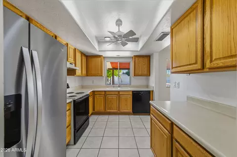 Kitchen - 2115 E Greenway Dr, Tempe, AZ 85282 photo 2 of 2