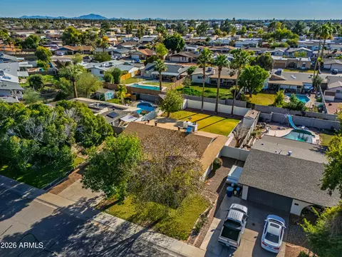 View/Area - 2115 E Greenway Dr, Tempe, AZ 85282 photo 2 of 6