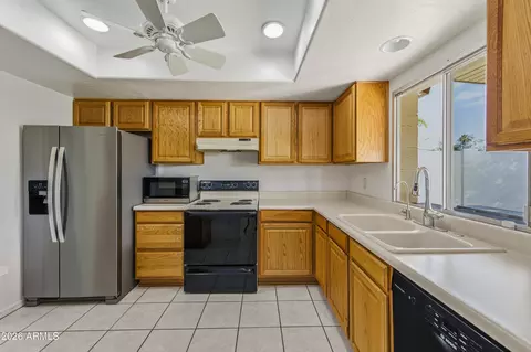 Kitchen - 2115 E Greenway Dr, Tempe, AZ 85282 photo 1 of 2