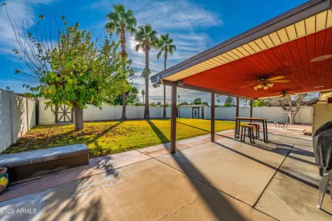 Exterior - 2115 E Greenway Dr, Tempe, AZ 85282 photo 2 of 8