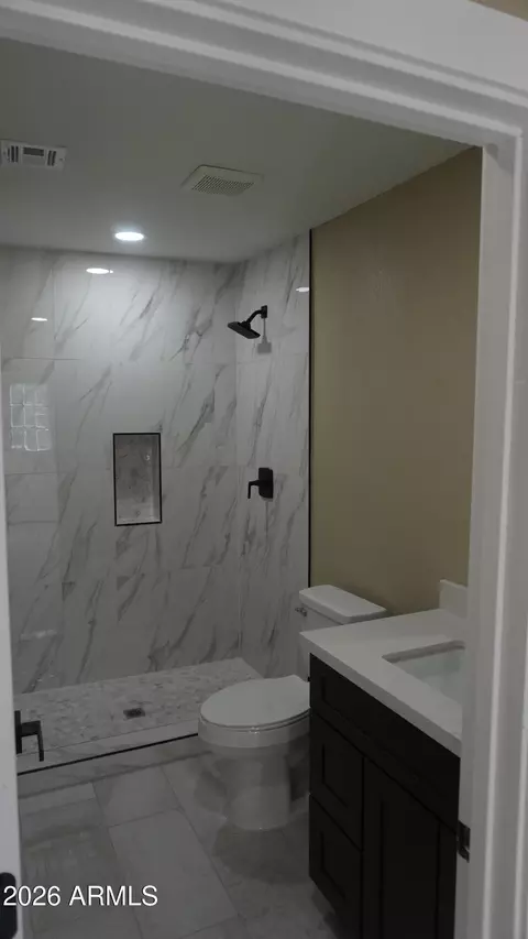 Bath - 1044 E Whitton Ave, Phoenix, AZ 85014 photo 16 of 17