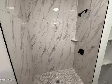 Bath - 1044 E Whitton Ave, Phoenix, AZ 85014 photo 4 of 17
