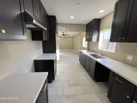 Kitchen - 1044 E Whitton Ave, Phoenix, AZ 85014 photo 2 of 10